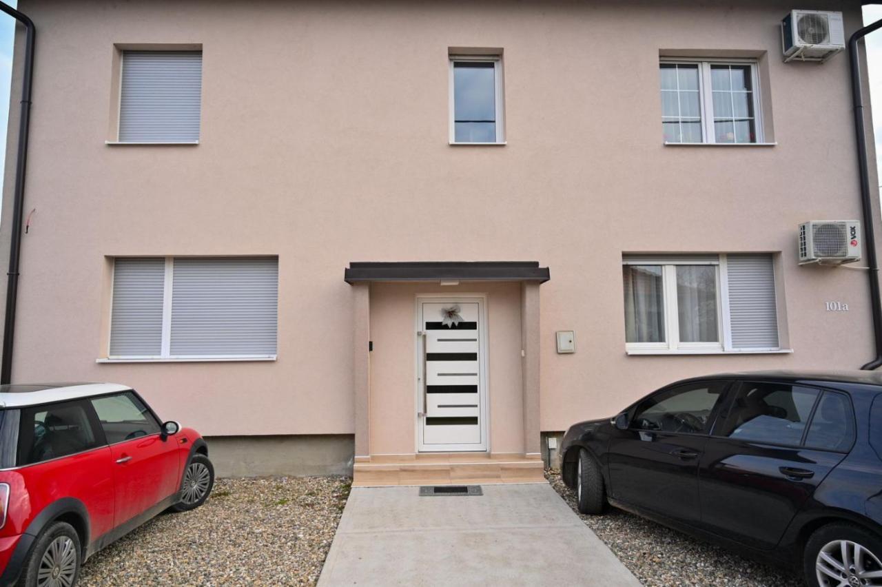 Studio Apartmani Emili Apartman Br 2 Bijeljina Extérieur photo